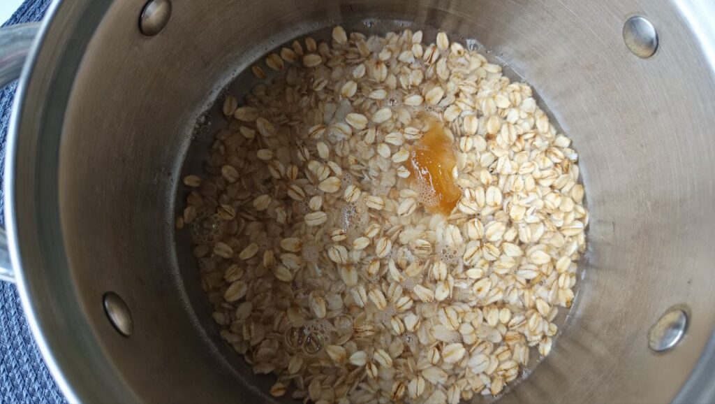 beginning-of-the-quick-easy-chocolate-porridge