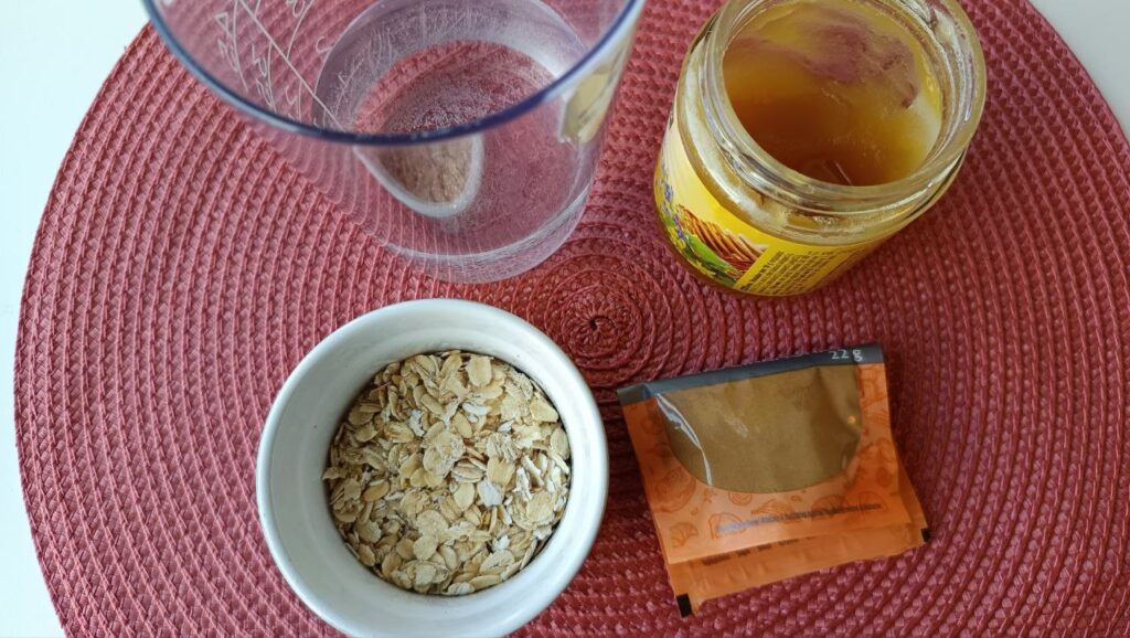 ingredients-Cinnamon-and-Honey-Smoothie