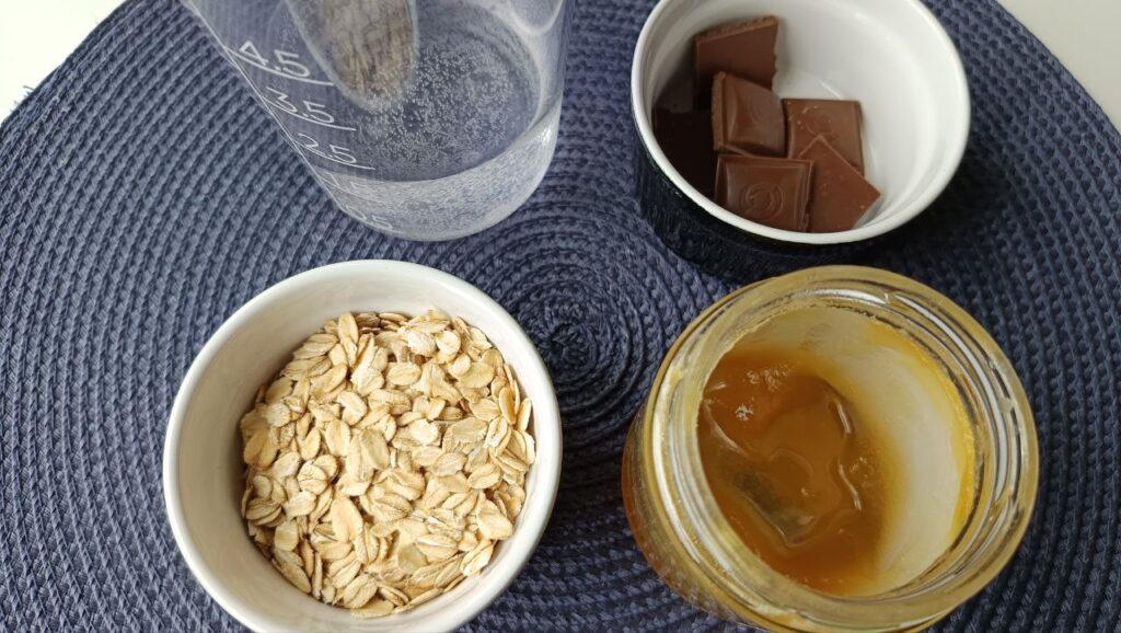 ingredients-quick-easy-chocolate-porridge