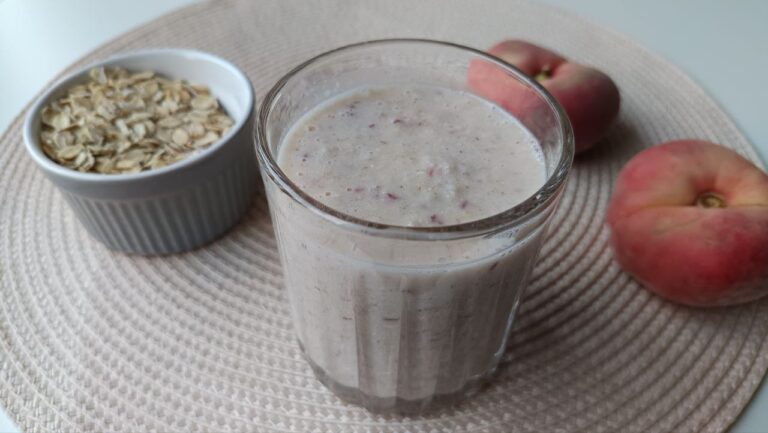 Oatmeal-and-Peach-Smoothie