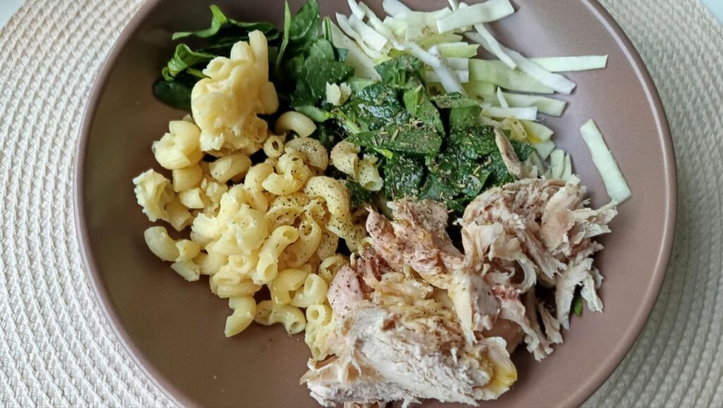 assembly-of-the-Chicken-Pasta-Salad-with-Spinach-and-Cabbage