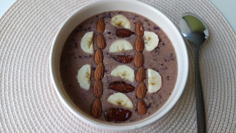 blueberry-oatmeal-smoothie-bowl
