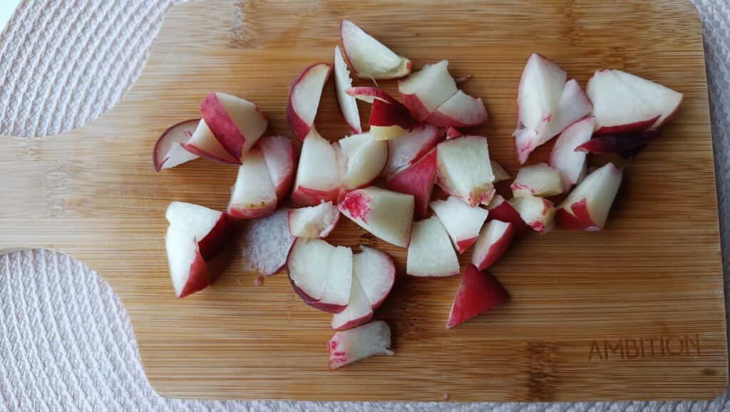 cutting-the-peach-Oatmeal-and-Peach-Smoothie