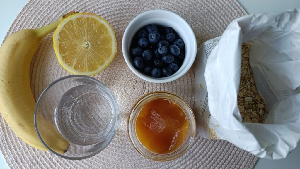 ingredients-blueberry-oatmeal-smoothie-bowl
