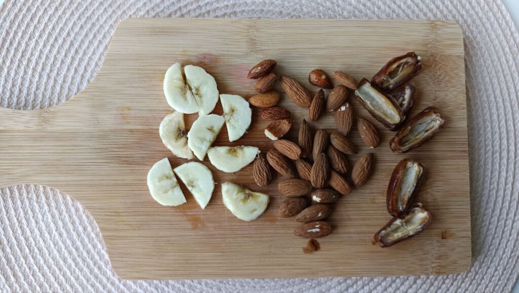 toppings-for-blueberry-oatmeal-smoothie-bowl