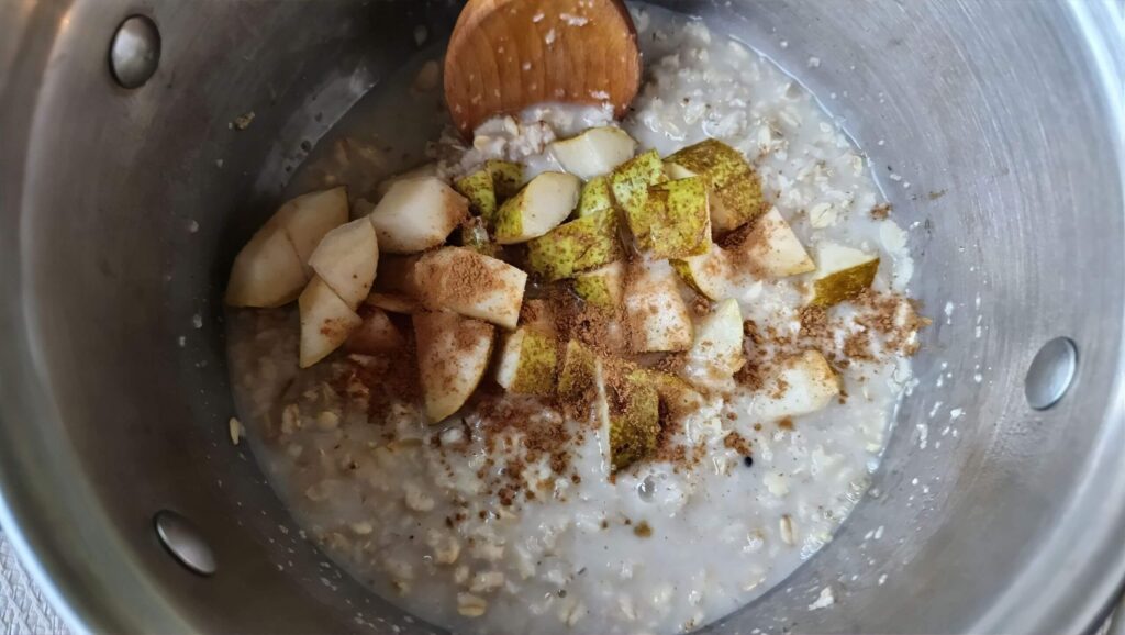 adding-the-pear-in-the-hot-porridge
