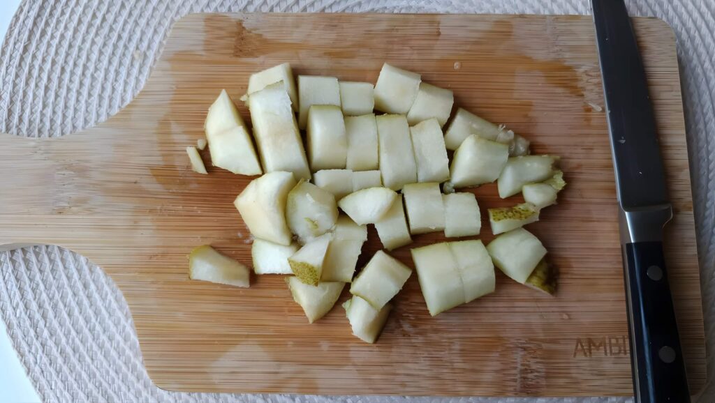 cutting-the-pear-cinnamon-pear-porridge